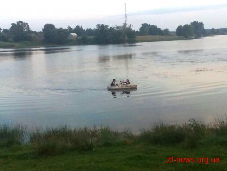 На Житомирщині рятувальники підняли тіло потопельника із дна річки