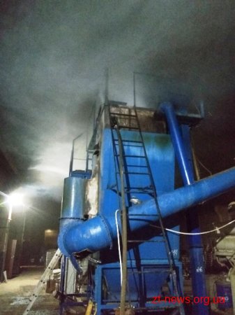 В Овручі на території підприємства по виробленню дерев’яних гранул сталася пожежа