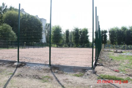 Будівництво мультиспортивного майданчика біля ЗОШ №28 та №16 планують завершити до 5 вересня