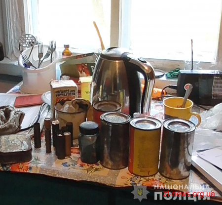 У Коростишівському районі дільничні офіцери вилучили з приватної садиби наркотики та боєприпаси