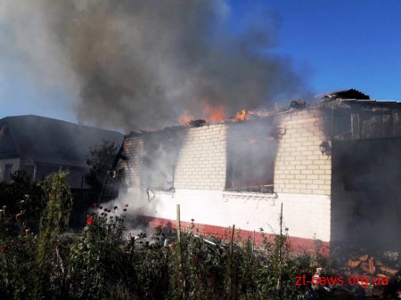 За добу вогнеборцями ліквідовано загоряння дахів трьох приватних будинків