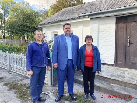 Ігор Гундич відвідав родину, яка скористалася обласною програмою і отримала безкоштовно доїльний апарат