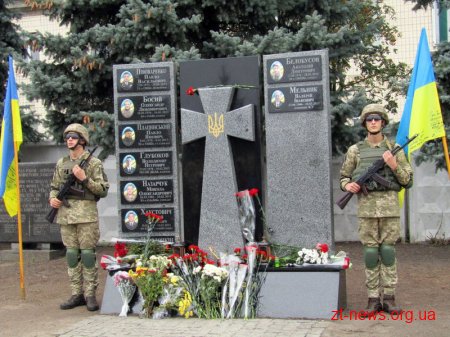 У Радомишлі відкрили пам’ятник воїнам, що віддали своє життя за Україну
