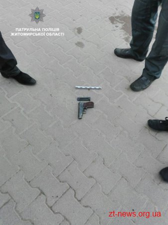 У Житомирі патрульні затримали чоловіка, який стріляв у таксиста