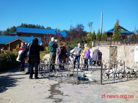 Екскурсії для людей з вадами зору проводять на Житомирщині