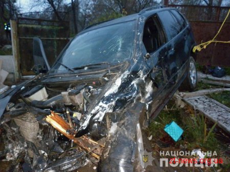 У Житомирі автомобіль зіткнувся з парканом: жінка-водій загинула