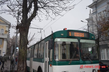 Зранку у Житомирі було ускладнено рух тролейбусів, але наразі ситуація стабілізується