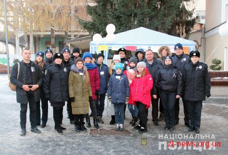 В центрі Житомира поліцейські та їх юні помічники провели акцію «Насильству – ні!»