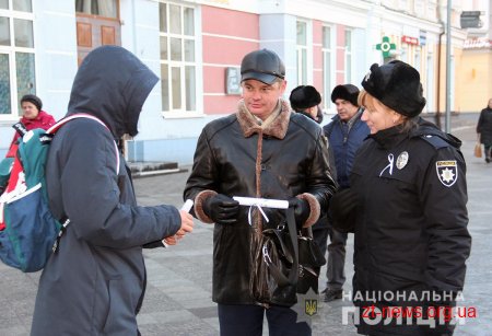В центрі Житомира поліцейські та їх юні помічники провели акцію «Насильству – ні!»