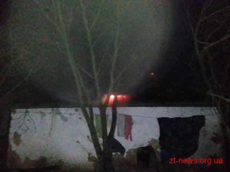На Житомирщині під час гасіння пожежі вогнеборці виявили в дерев'яному будинку тіло жінки