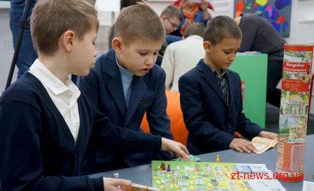 Туристичну гру «Мандрівка Житомирщиною» презентували маленьким відвідувачам «Арсеналу ідей» у Житомирі