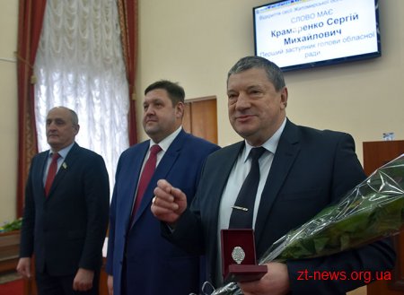 Передноворічна сесія обласної ради розпочалася із нагородження жителів області нагородами