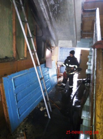 Двох людей фахівці ДСНС врятували під час пожежі в райспоживспілці у Андрушівці