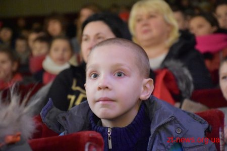 Для 800 дітей з Житомирщини влаштували свято у драмтеатрі