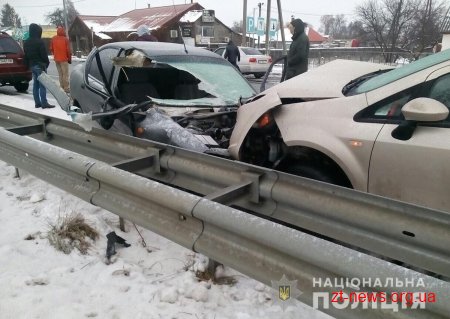 На трасі Київ – Чоп зіткнулися три легковики і вантажівка: 22-річний хлопець помер у лікарні