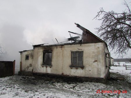 В Хорошівському районі під час гасіння пожежі вогнеборці виявили в будинку тіла двох загиблих людей
