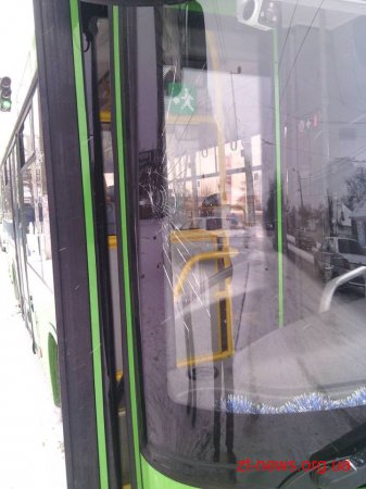 На вихідних комунальний автобус у Житомирі збив жінку на пішохідному переході