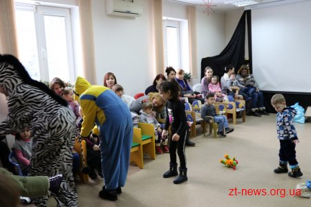 Солодкі подарунки до новорічних свят отримали вихованці Благодійного фонду «Місія в Україну»