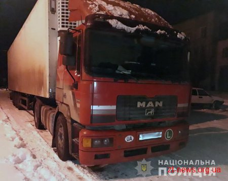 На трасі Житомир-Чернівці водій вантажівки збив чоловіка та зник з місця ДТП