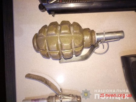 Поліцейські вилучили у жителя Коростенського району гранати, зброю та наркотики