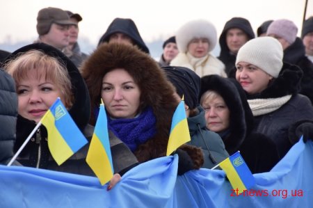 У День Соборності жителі Житомирщини та Рівненщини розгорнули 200-метровий прапор