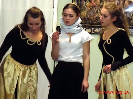 В Домі української культури театр «Шарж» презентував естрадно-публіцистичну виставу "Райська земля"