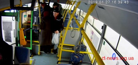 У Житомирі з комунального автобуса знову вкрали вогнегасник