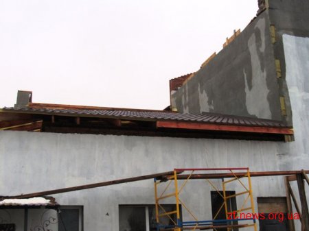 У Малинському будинку культури влаштовують новий дах