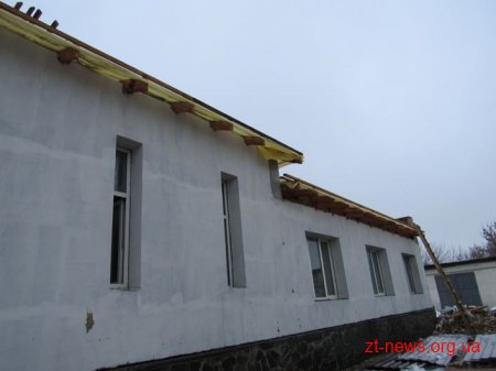У Малинському будинку культури влаштовують новий дах