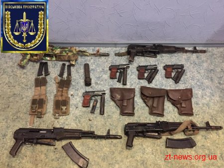 Військова прокуратура затримала групу реалізаторів бойової зброї, викраденої з військової частини