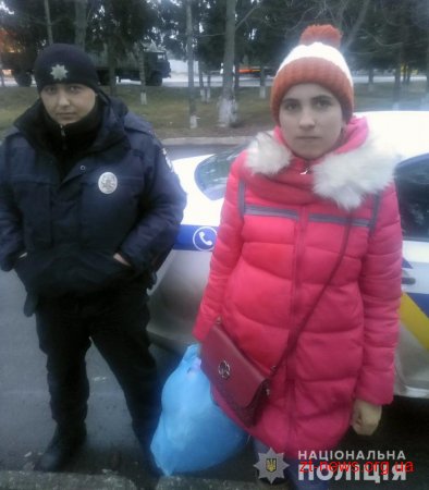 Поліцейські допомогли дівчині дістатись додому на Вінничину