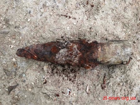 Два артснаряда виявили "мисливці за металобрухтом" у Коростенському районі
