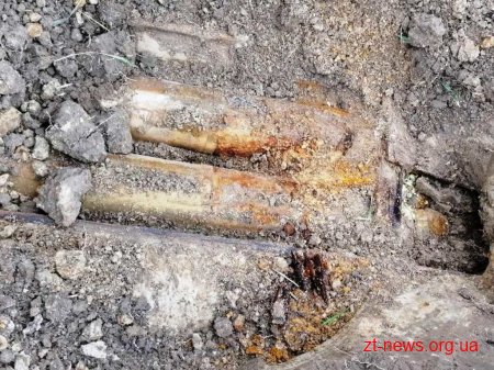 У Житомирській області шукачі металу натрапили на ящик з 6 артилерійськими снарядами