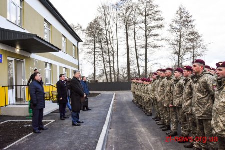 На Житомирщині Петро Порошенко відкрив перші 4 гуртожитки для військових