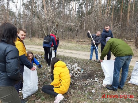 У Житомирі студенти ЖДТУ прибрали від сміття прибережну смугу річки Тетерів