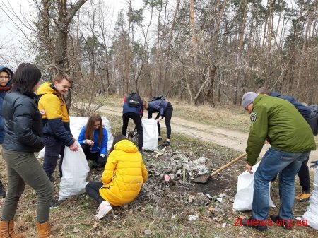 У Житомирі студенти ЖДТУ прибрали від сміття прибережну смугу річки Тетерів