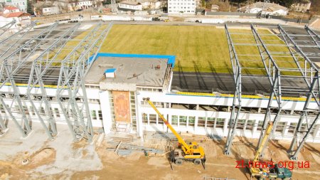 На стадіоні «Полісся» вже змонтували 19 опор для накриття трибуни