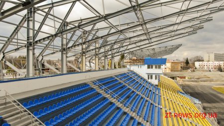 На стадіоні «Полісся» вже змонтували 19 опор для накриття трибуни