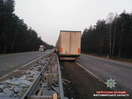 На трасі Київ – Чоп трапилося дві ДТП за участі вантажних автомобілів