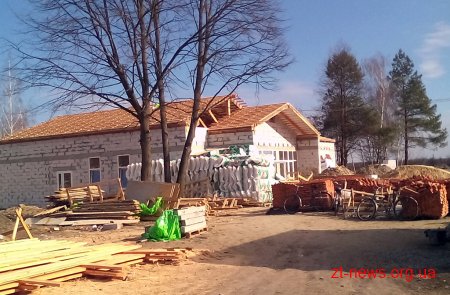 На Житомирщині триває будівництво нових амбулаторій, деякі вже утеплюють, оздоблюють ззовні та всередині