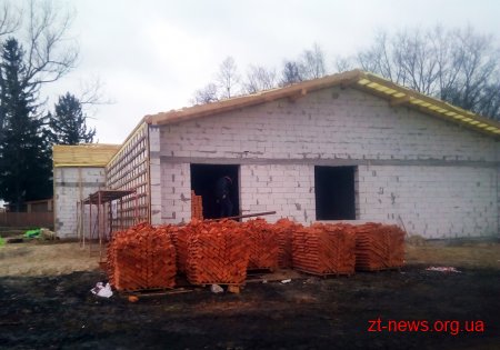 На Житомирщині триває будівництво нових амбулаторій, деякі вже утеплюють, оздоблюють ззовні та всередині