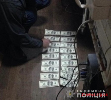 У Житомирі поліцейські затримали посадовця міськради за підозрою у хабарництві