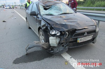 На трасі Київ-Чоп у Новоград-Волинському районі «Mitsubishi Lancer» збив пішохода