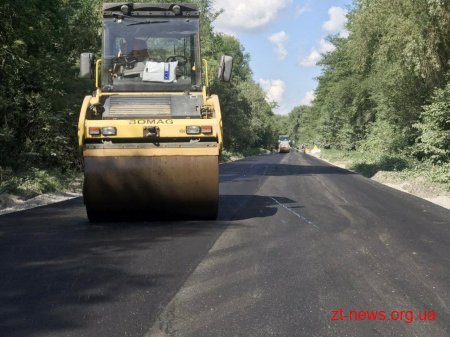 На дорозі Новоград-Волинський – Ярунь – Баранівка вже уклали асфальт на 3,2 км