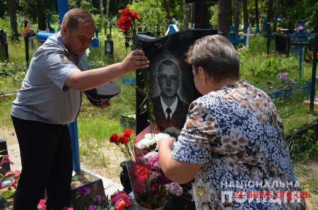 Житомирські поліцейські вшанували пам’ять дільничного, який загинув під час виконання службових обов’язків