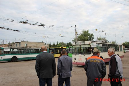 Фонд родини Розенблат передав трамвайно-тролейбусному управлінню 130 мобільних аптечок