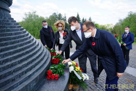 В обласному центрі влада вшанувала пам'ять загиблих у Другій світовій війні та привітала ветеранів