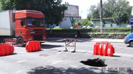 Через зношені мережі у Житомирі провалився каналізаційний колектор