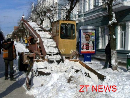 У Житомирі продовжується прибирання вулиць від снігу