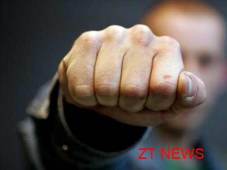 В Житомирі юрист напала на журналіста ВІДЕО